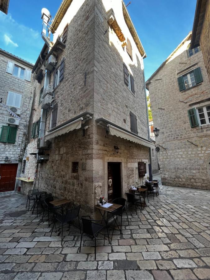 Athos Guesthouse Kotor Bagian luar foto
