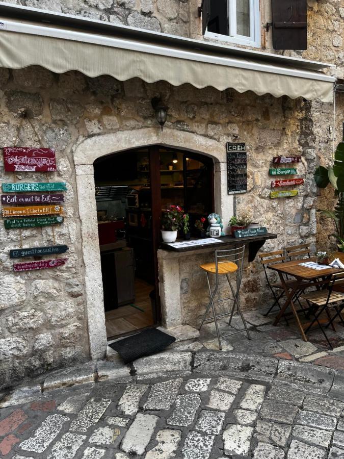 Athos Guesthouse Kotor Bagian luar foto