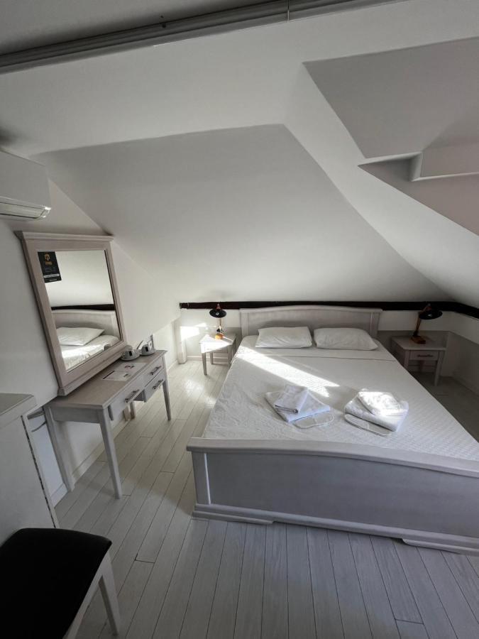Athos Guesthouse Kotor Bagian luar foto