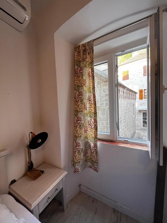 Athos Guesthouse Kotor Bagian luar foto
